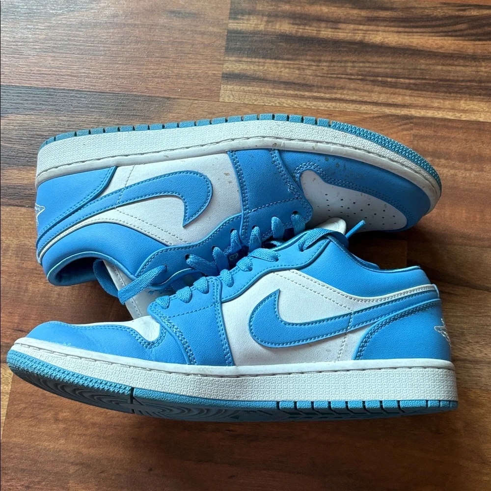 unc Jordan 1s - Picture 3 of 6